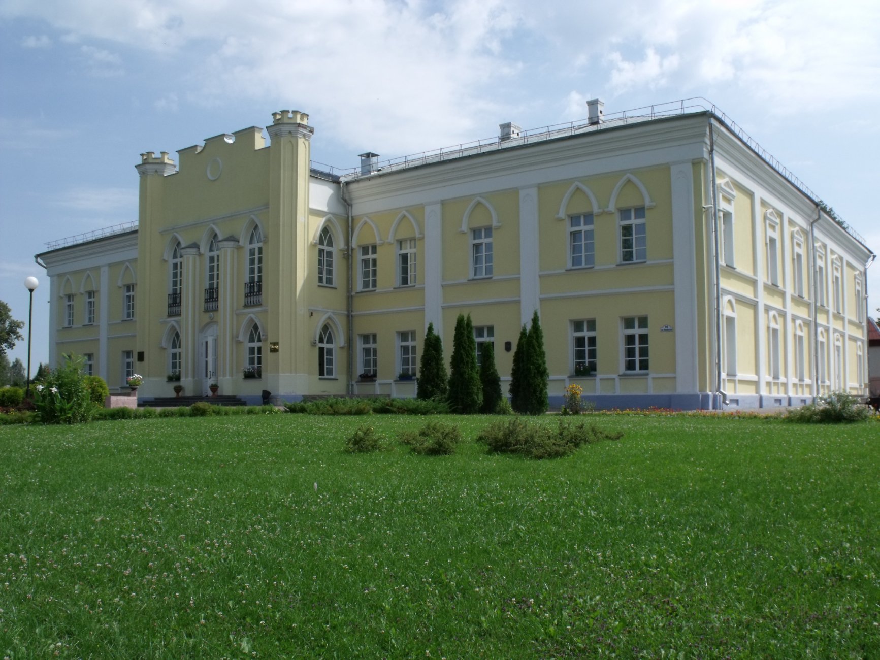 Крычаўскі_палац_XVIII_ст._Фасад_(здымак_2012_год).jpg