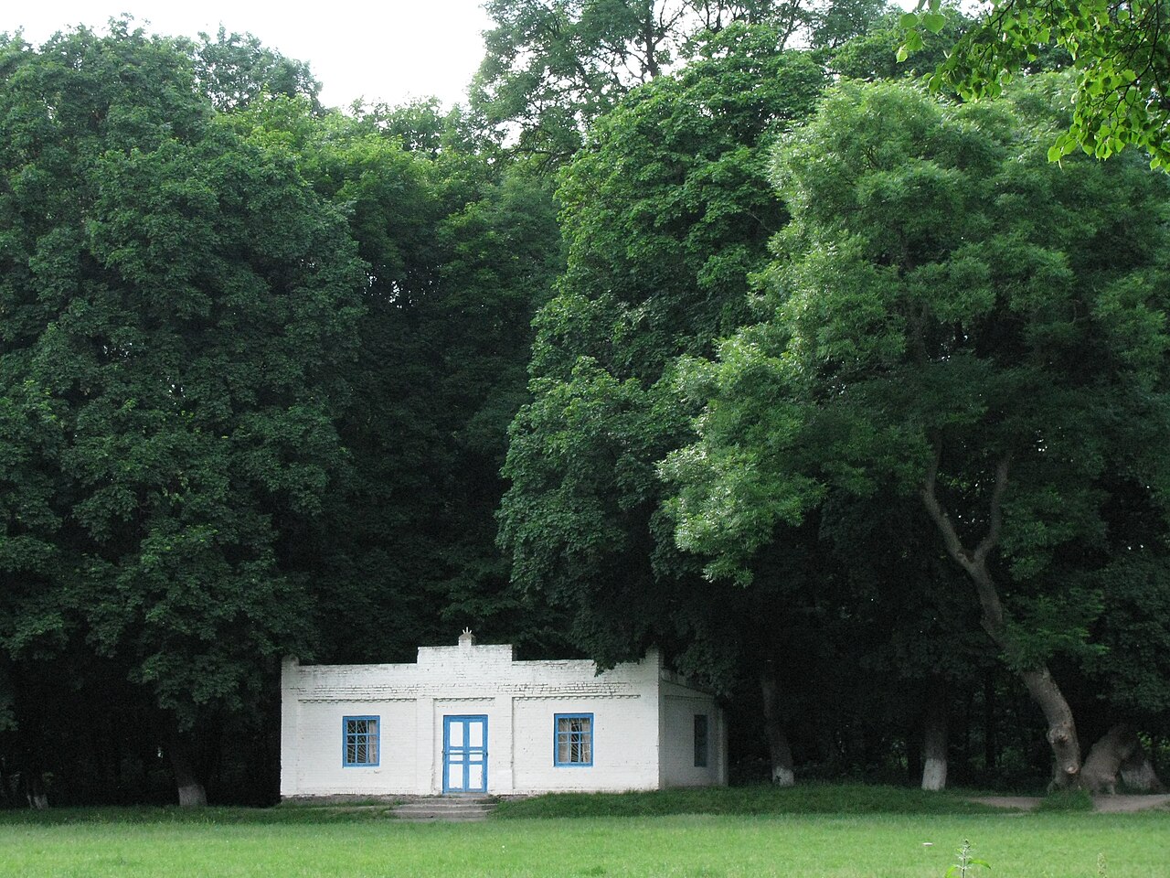 Парк,_с.Нова_Чортория.JPG