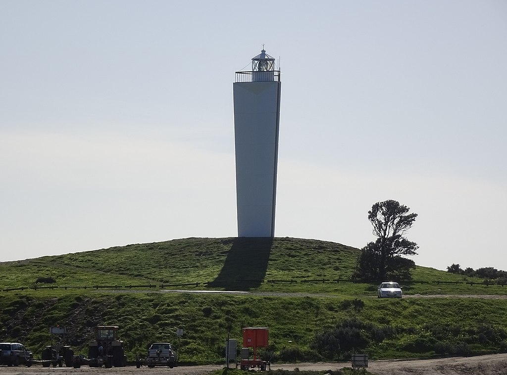 австрLighthouse_with_Shadow_(50604588717).jpg