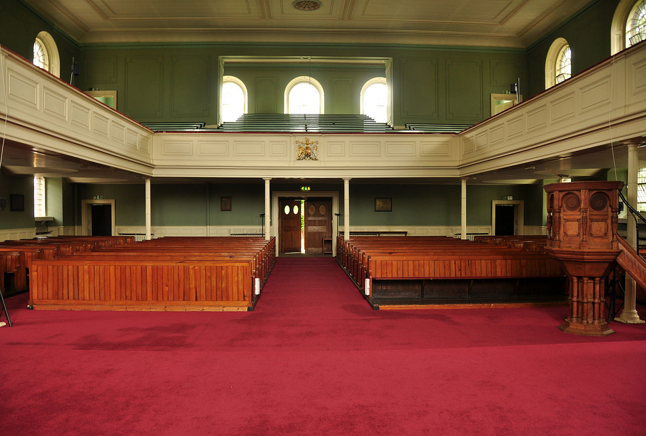 ангChatham_Dockyard_Church_interior.jpg