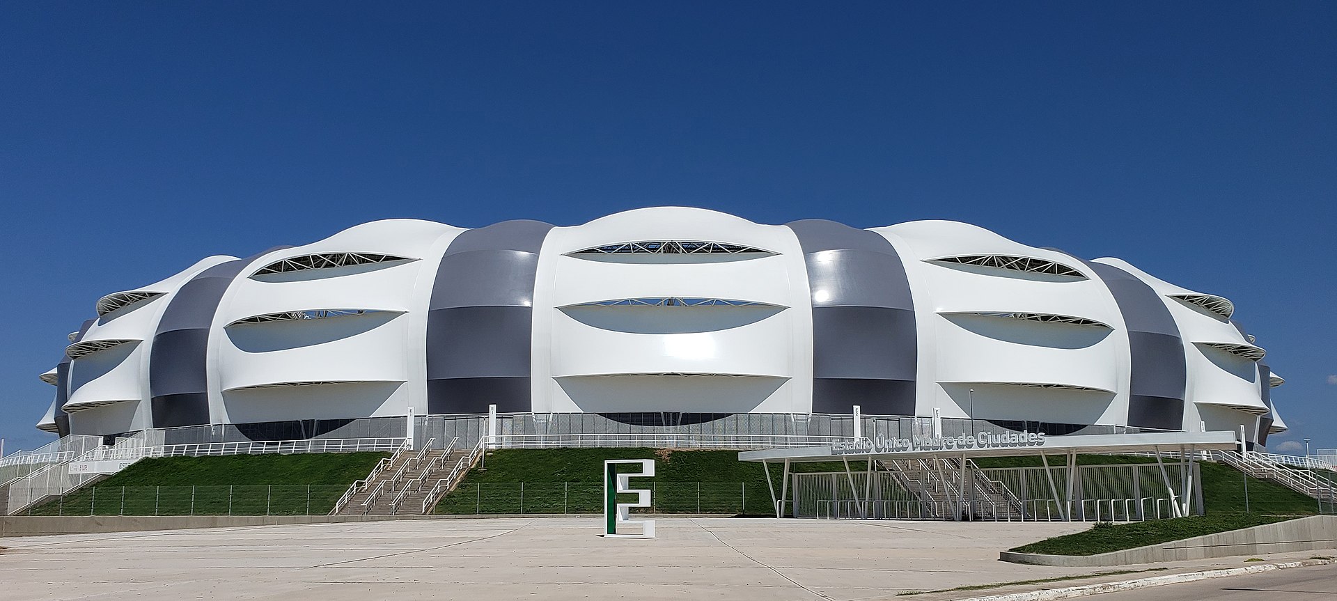 аргEstadio_Único_Madre_de_Ciudades_(Este).jpg