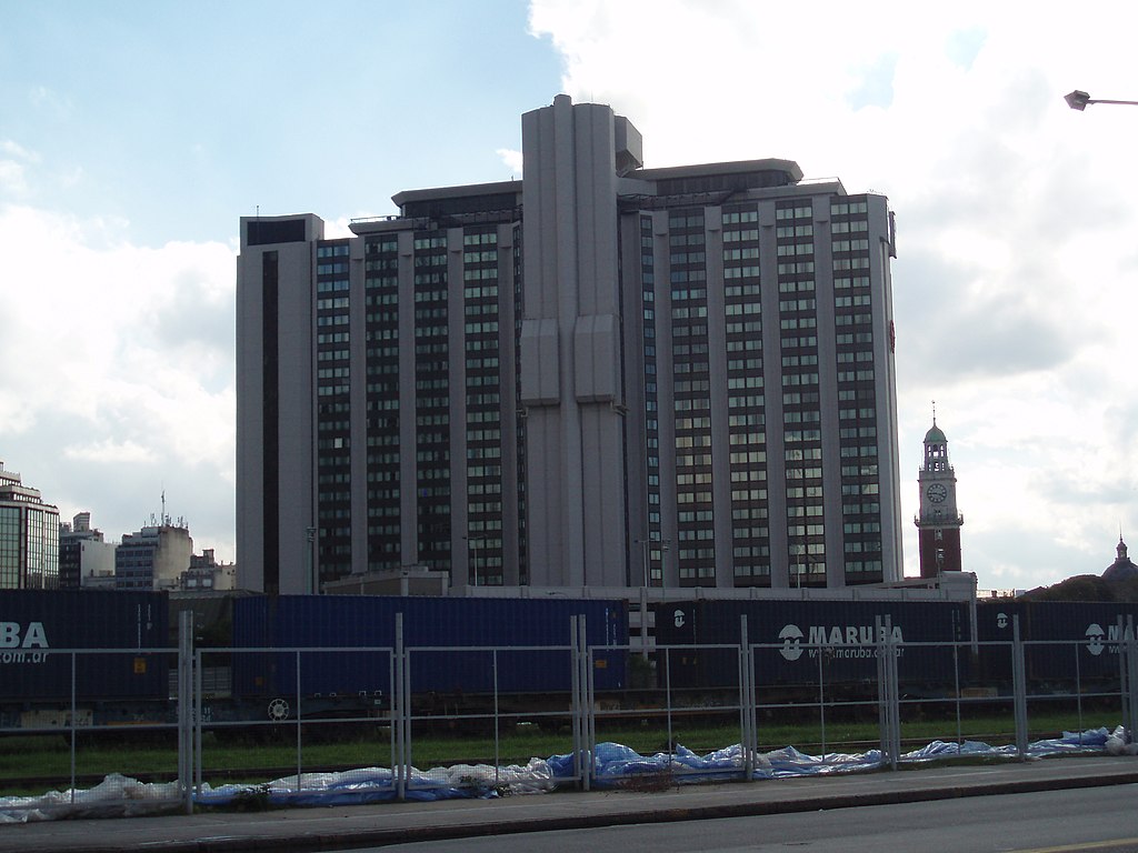 аргSheraton_Buenos_Aires_desde_Dársena_Norte.JPG