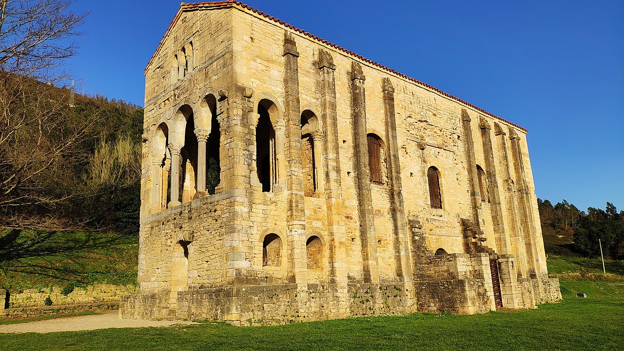 астур 1280px-Santa_María_del_Naranco,_Oviedo.jpg