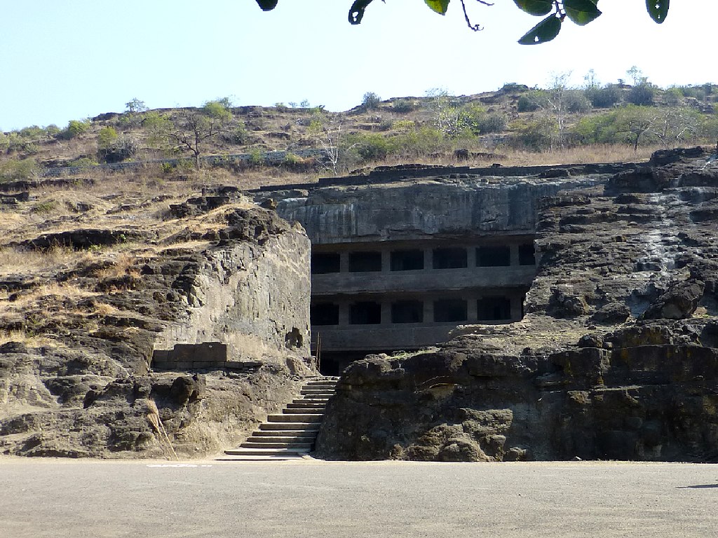 буд 1024px-Cave_11_Buddhist_Cave_Ellora_Caves_India_-_panoramio.jpg