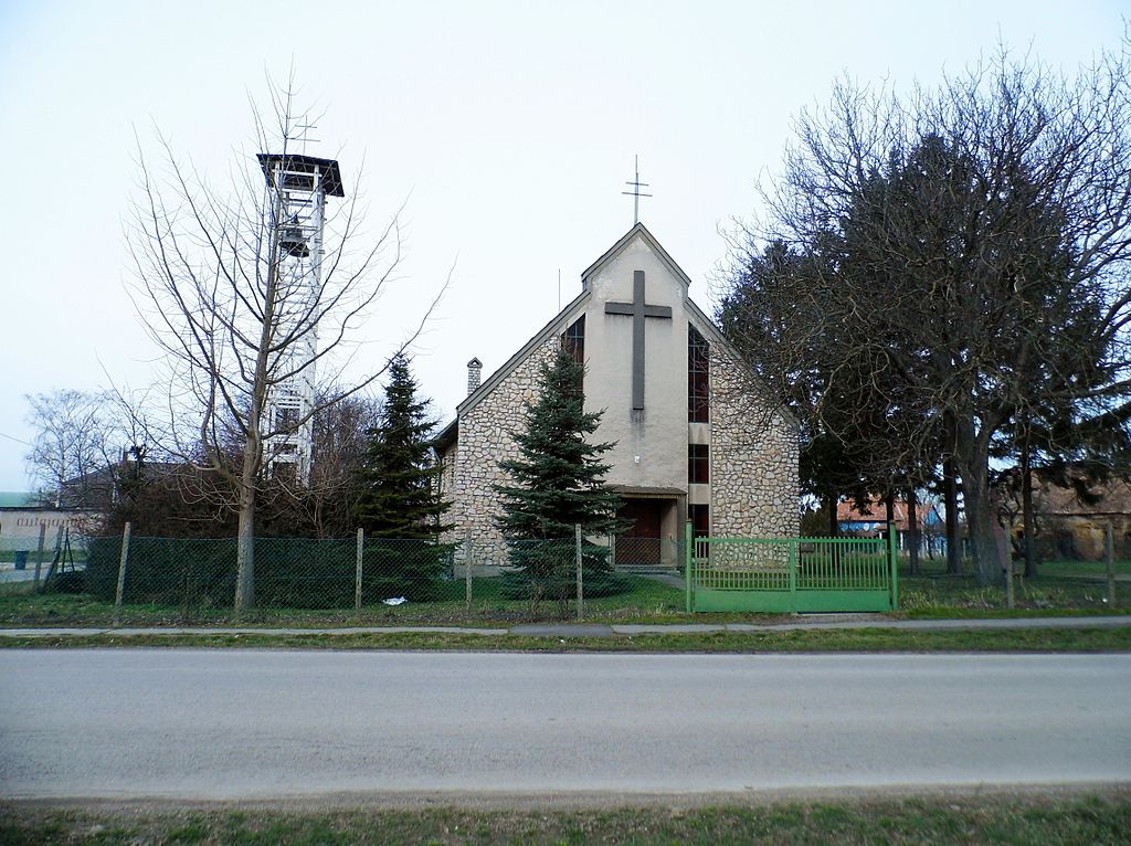 венгSaint_Michael_Church,_Padrag.JPG