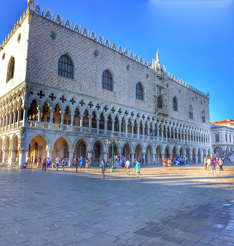 венец законч 1424Palazzo_Ducale_(Venezia)_2016.jpg