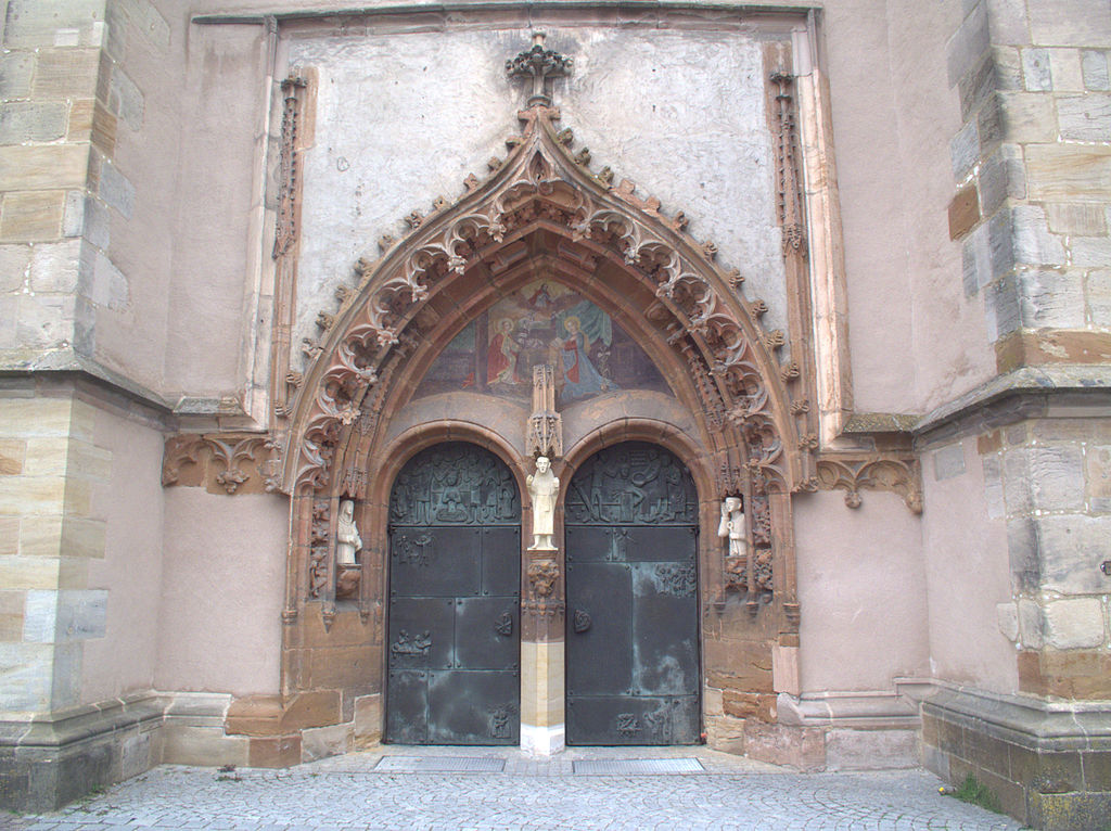 герм1024px-St._Johannes_Neumarkt_Oberpfalz_-_Südportal_01.jpg