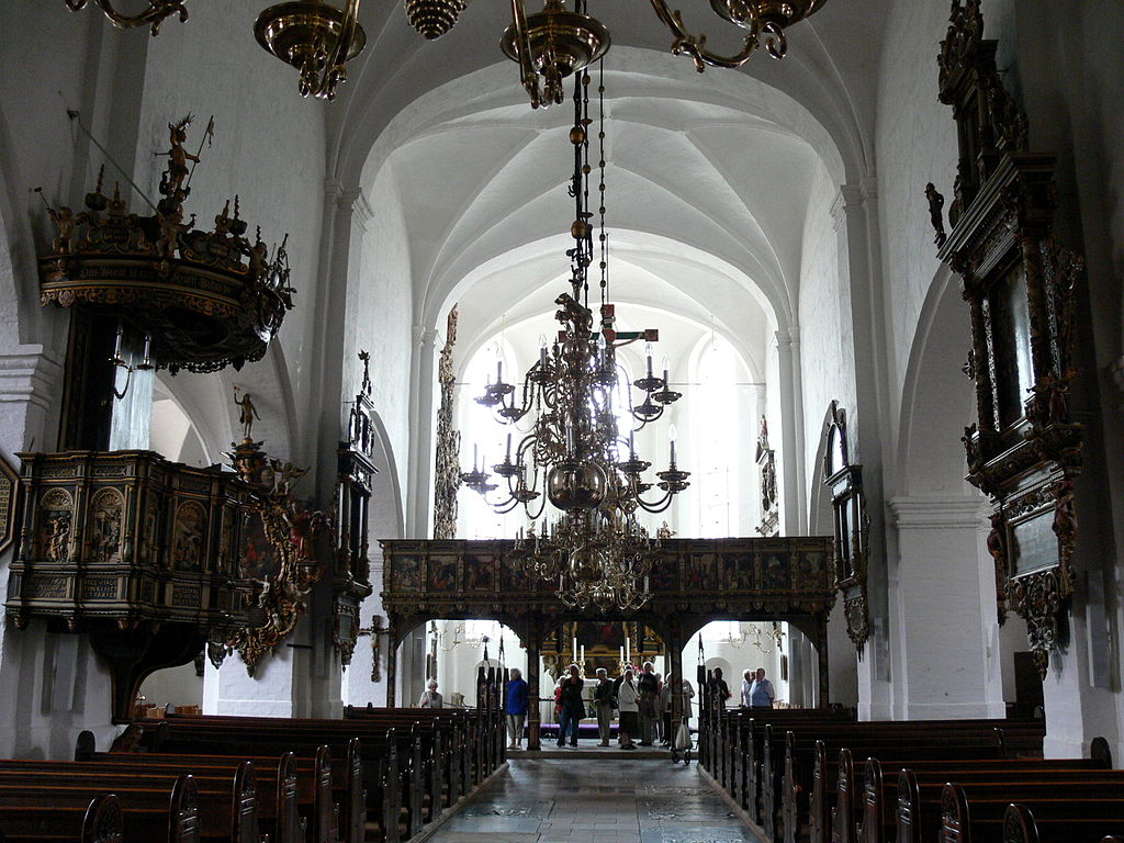 дан1024px-Tønder_Kristkirke_-_Innenraum.jpg