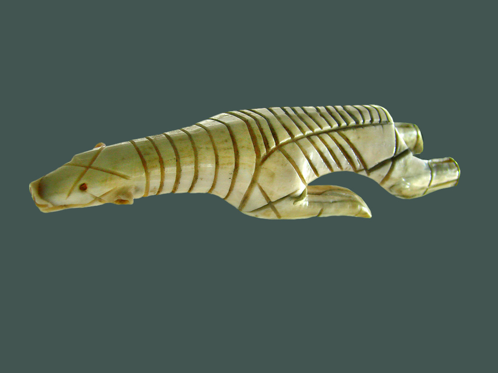 дорсет Ours_nageant_(Musée_du_quai_Branly)_(3034045389).jpg