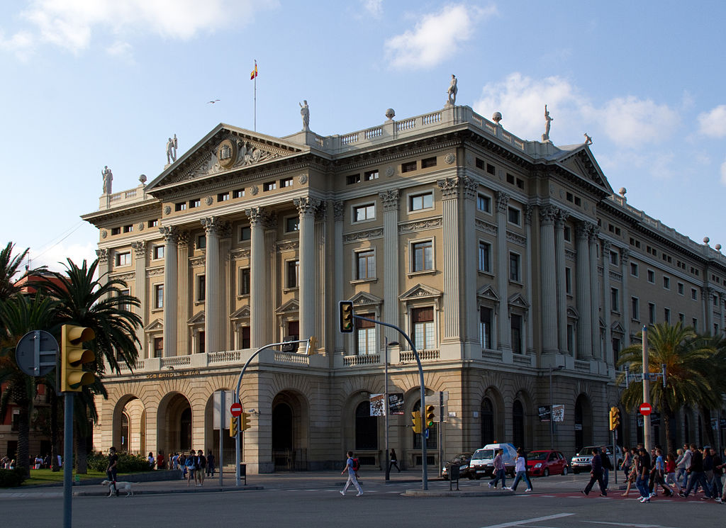 исп1024px-Barcelona_Building_2_(5828393442).jpg
