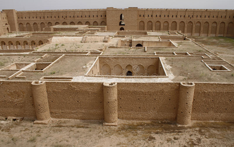 крепость-ukhaidar-al-ирак-77600463.jpg