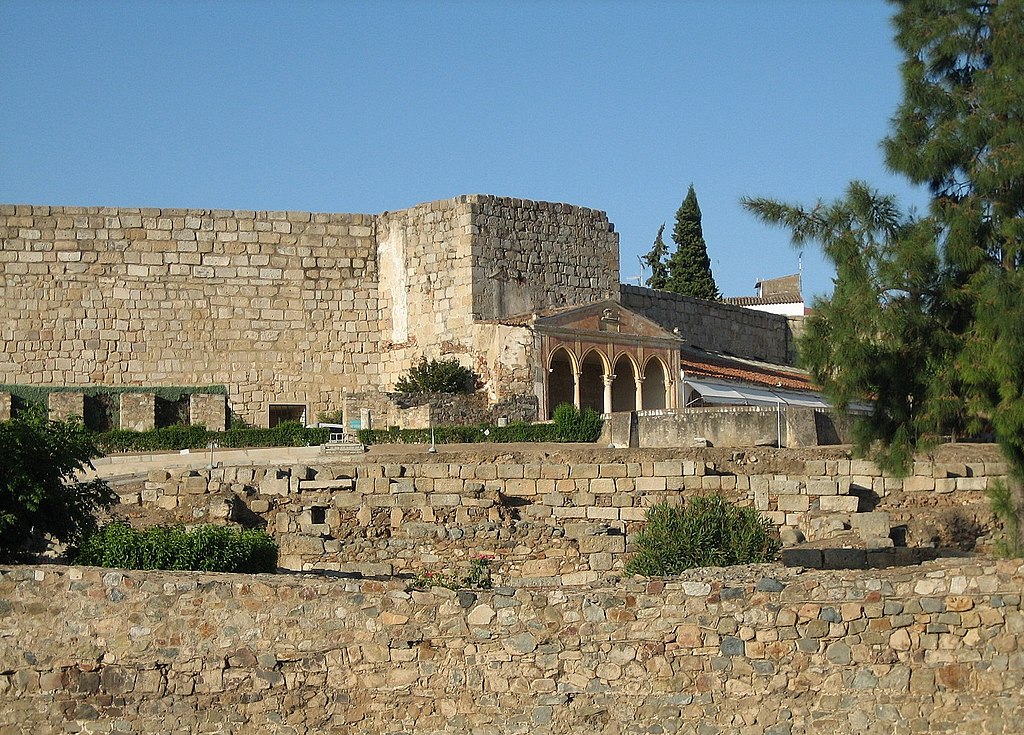 мерида 1024px-Alcazaba_de_Merida.jpg