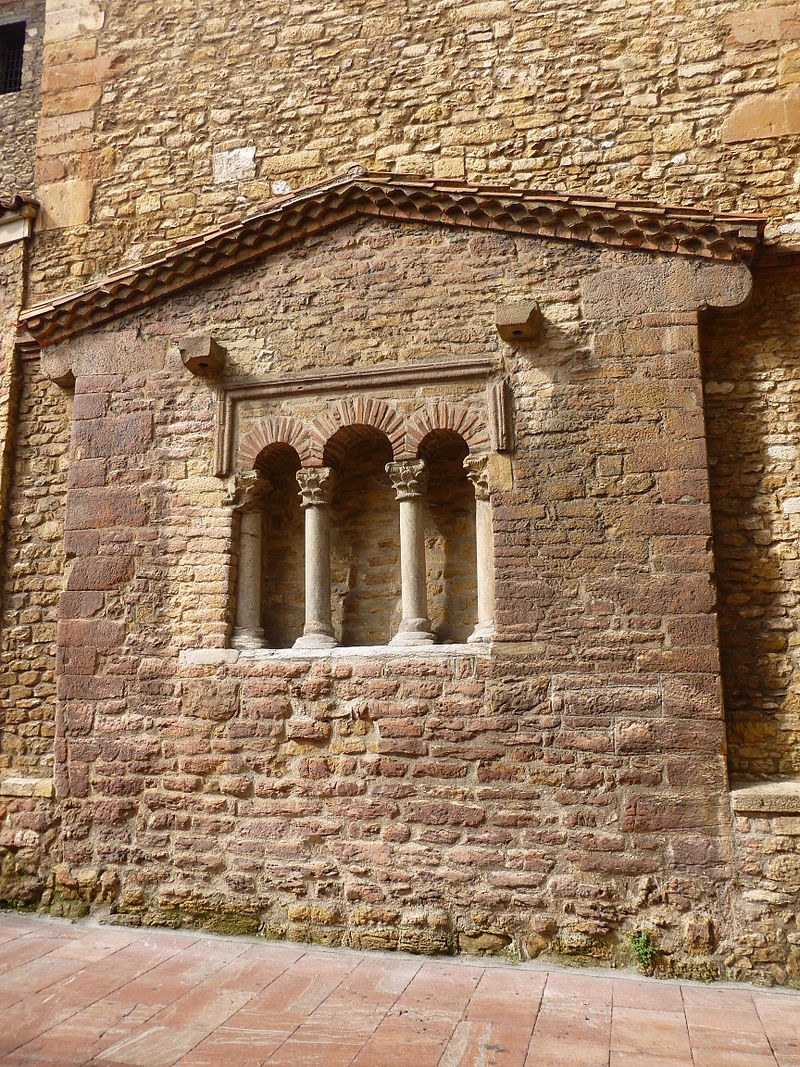овьедо Church_of_San_Tirso,_Oviedo_02.JPG
