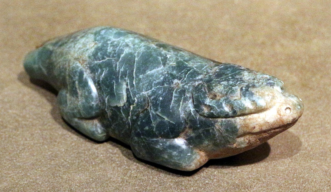 ольмек 1280px-Mesoamerica,_olmechi,_iguana_in_pietra_verde,_1600-300_ac.jpg