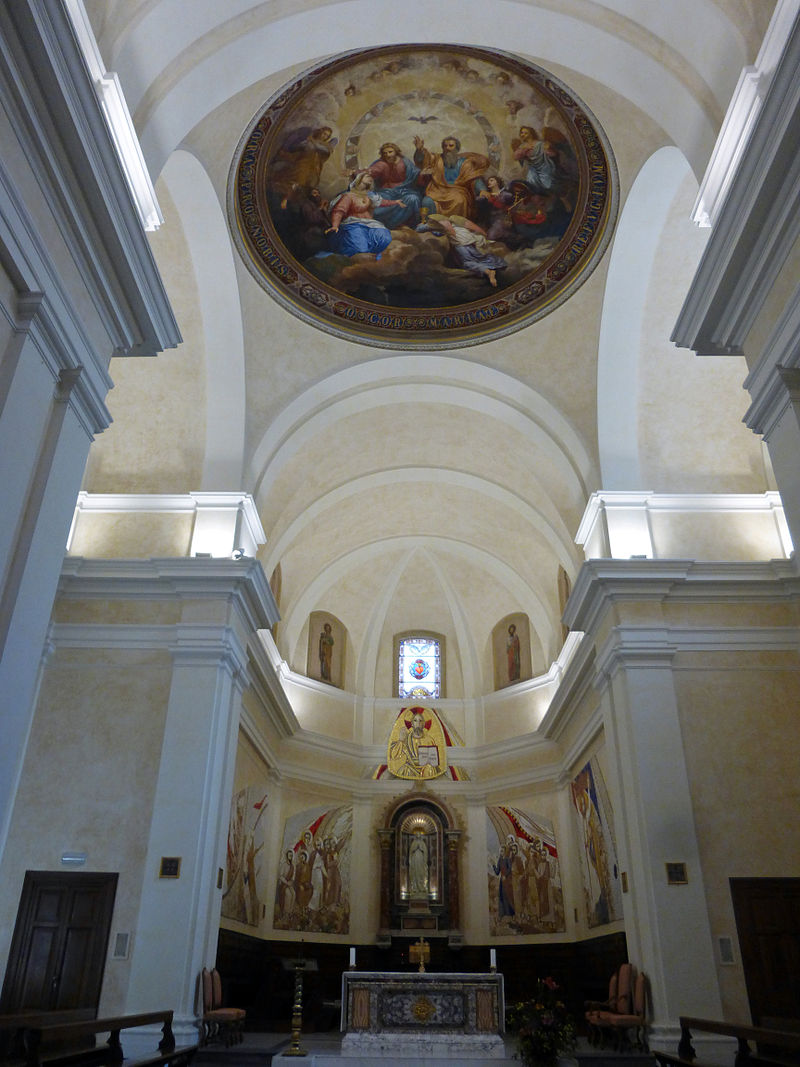 римS_Chiara_-_interno_P1080688.jpg