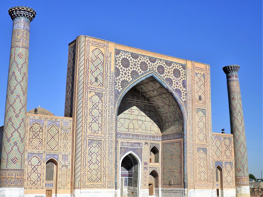самарк1024px-Registan_Ulugbek_madrasah2014.jpg