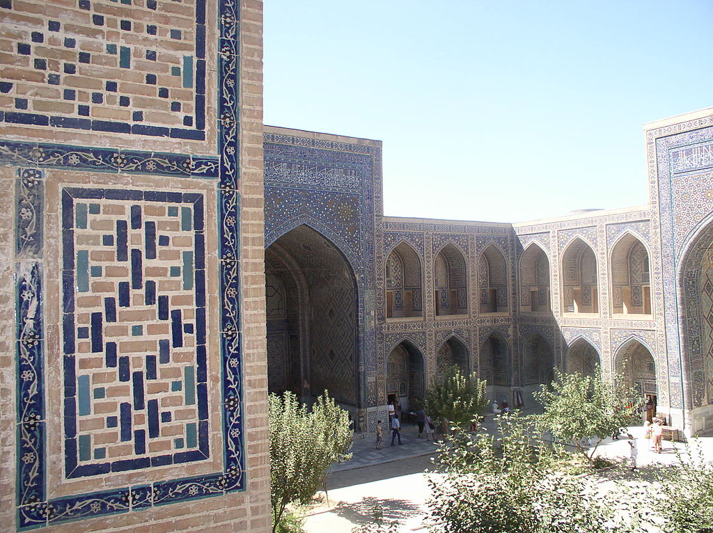 самарк1024px-Ulugh-beg_Madrassa_courtyard.jpg