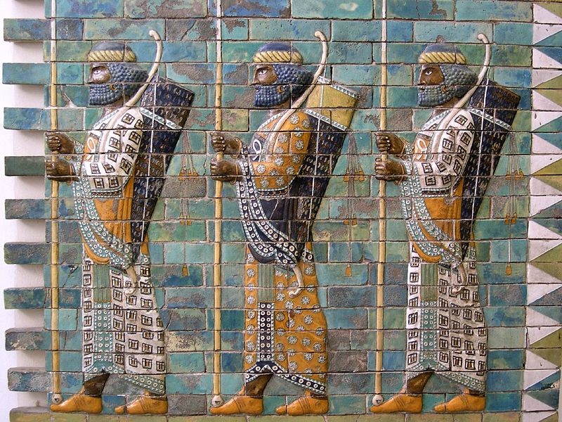 сузы 800px-Persian_warriors_from_Berlin_Museum.jpg