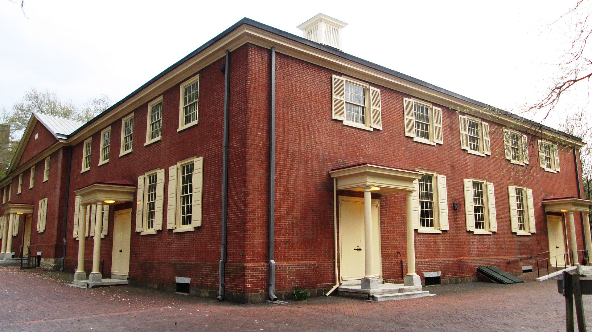 сшаArch_Street_Meeting_House_northwest_corner.jpg