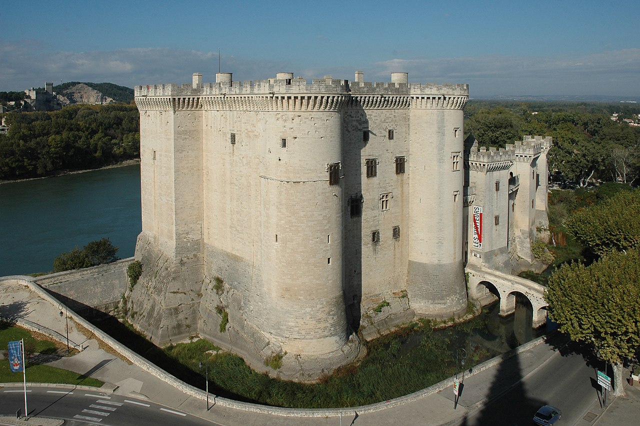 фр 1280px-Tarascon_Le_Chateau.jpg