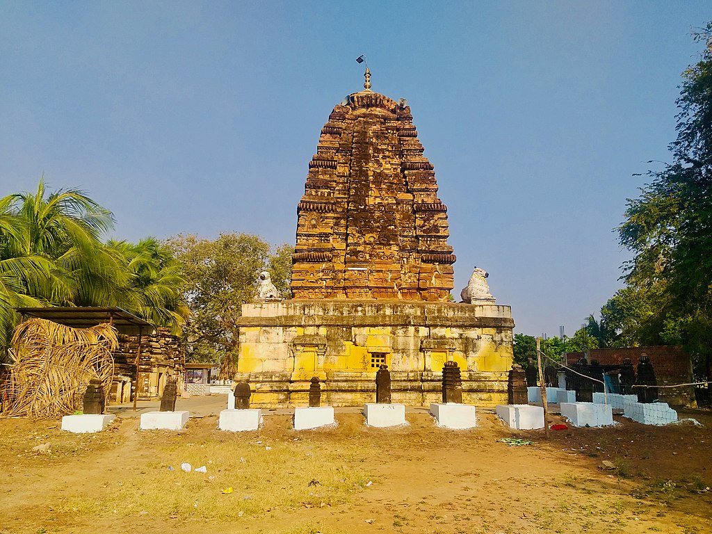 чалукья кадамала 7th_century_Sivanandisvara_temple,_Kadamala_kalva,_Andhra_Pradesh_India_-_13.jpg