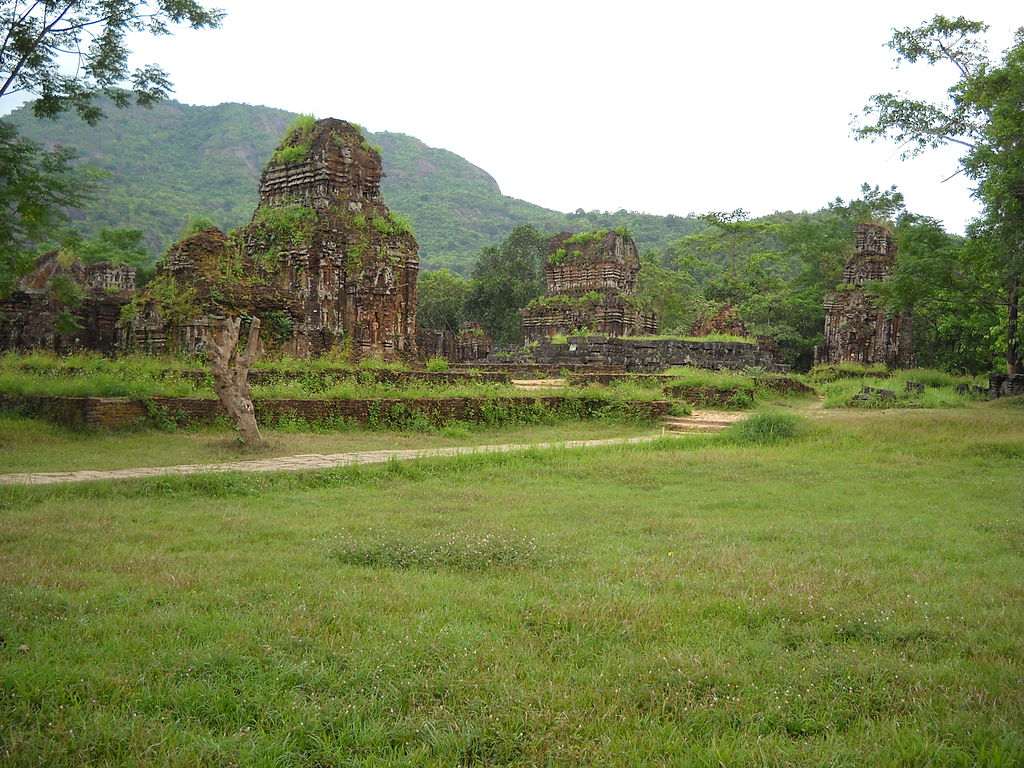 чамп 1024px-Thánh_địa_Mỹ_Sơn,_khu_C-B-D.jpg