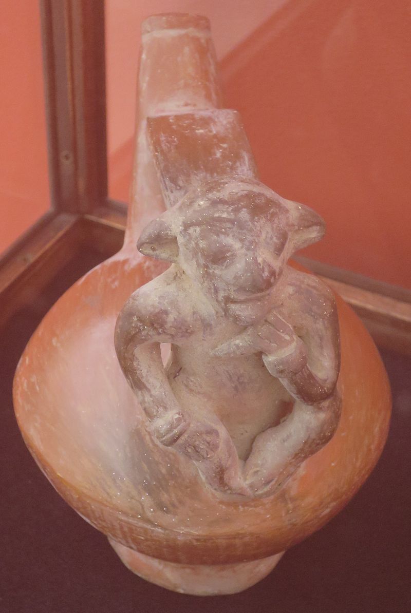 чоррера Ceramic_vessle_with_mythic_figure,_Colombia,_Chorrera_culture,_1500-500_BCE.JPG