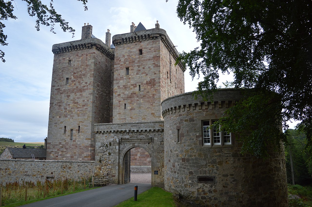 шлтл1280px-Borthwick_Castle,_Gatehouse_03.jpg