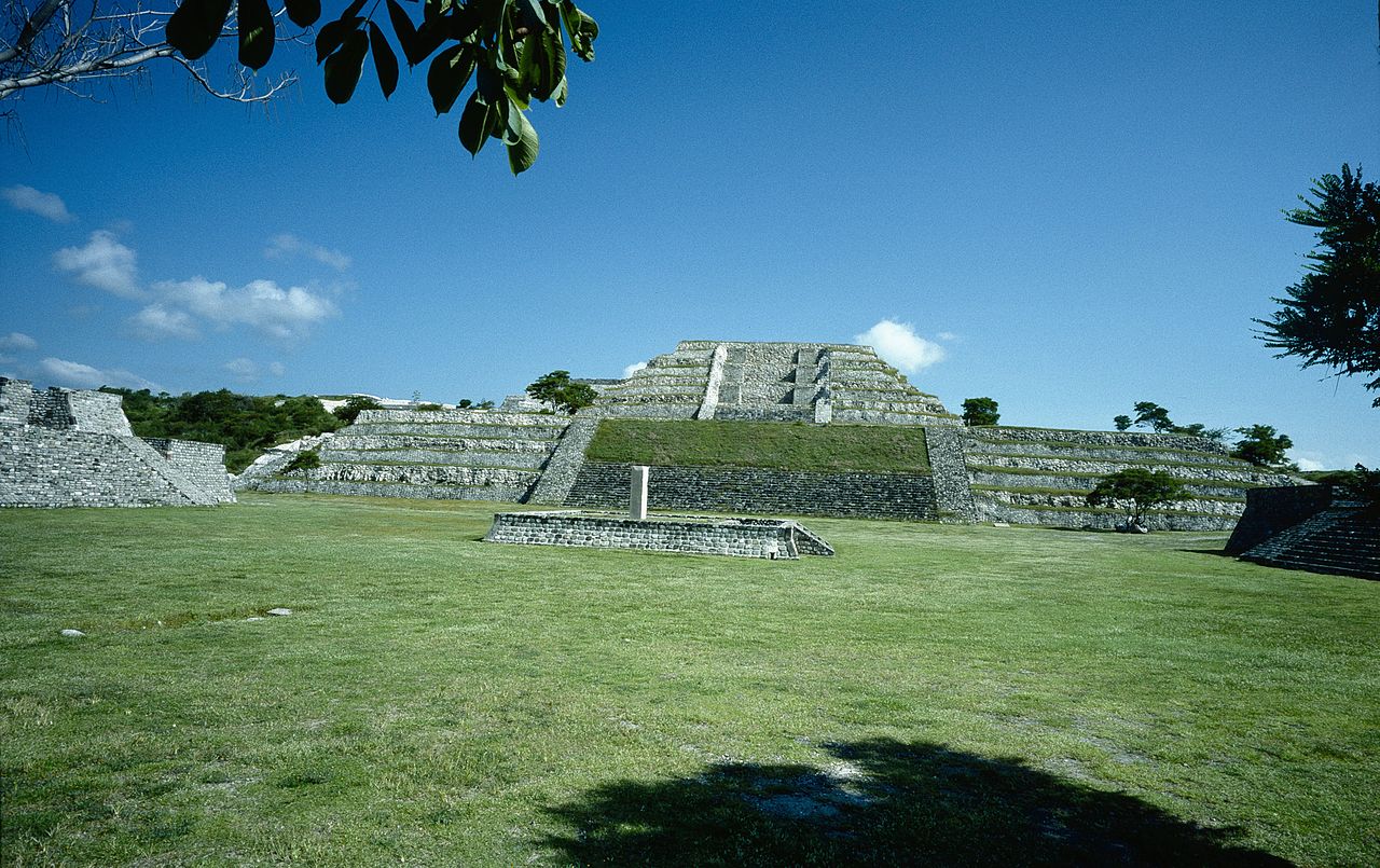 шочикалько1280px-Xochicalco04.jpg