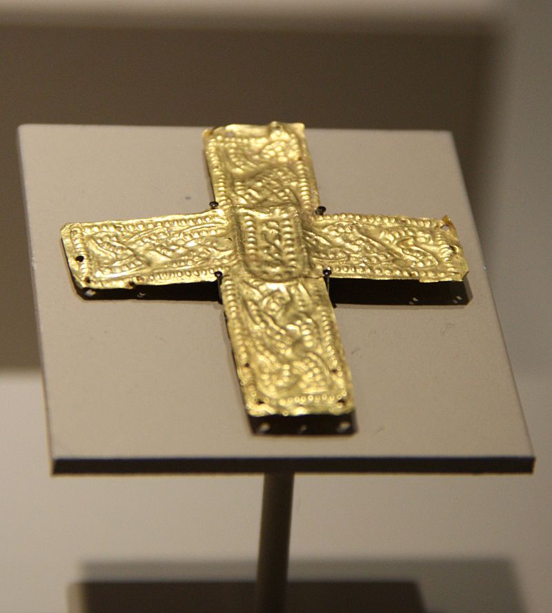 0813_-_Museo_archeologico_di_Milano_-_Crocetta_d'oro_(sec._VII)_-_.jpg