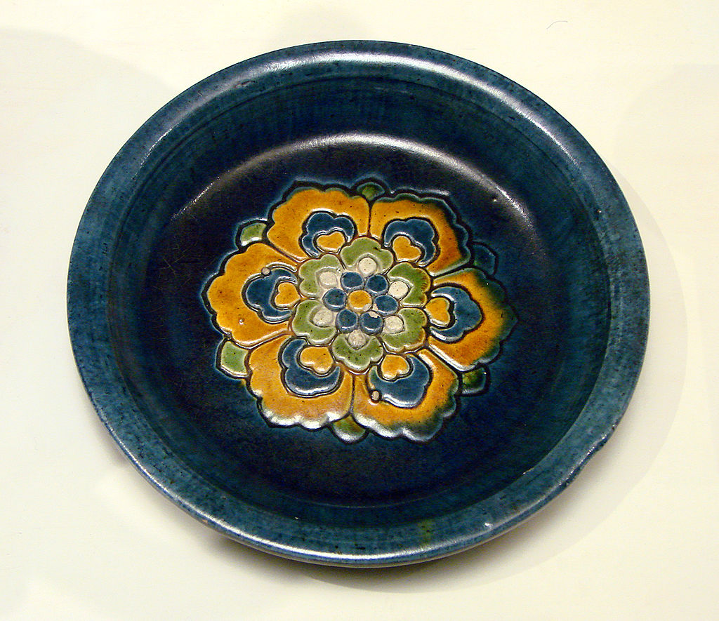 1-Plat_rond_Dynastie_Tang_Mus_Guimet_2418 (1).jpg