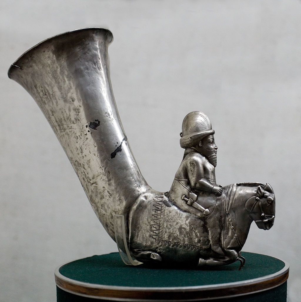 1024px-AchaemenidGoblet01.jpg