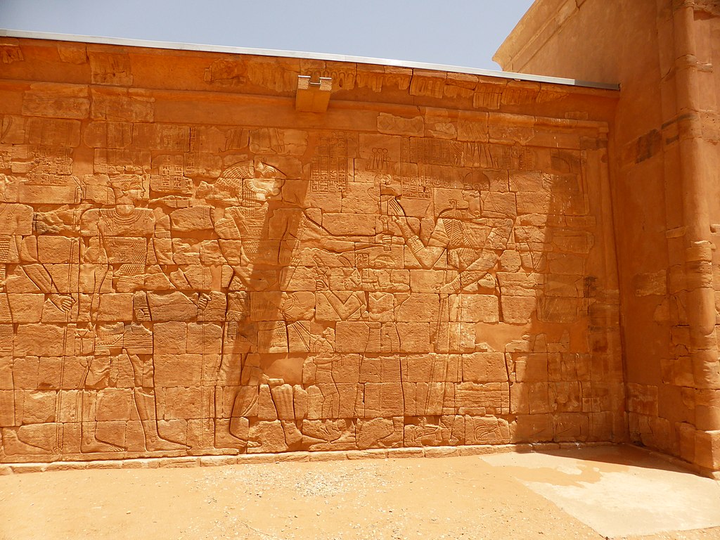 1024px-Apedemak_temple_in_Musawwarat_es-sufra_(11)_(33736823760).jpg