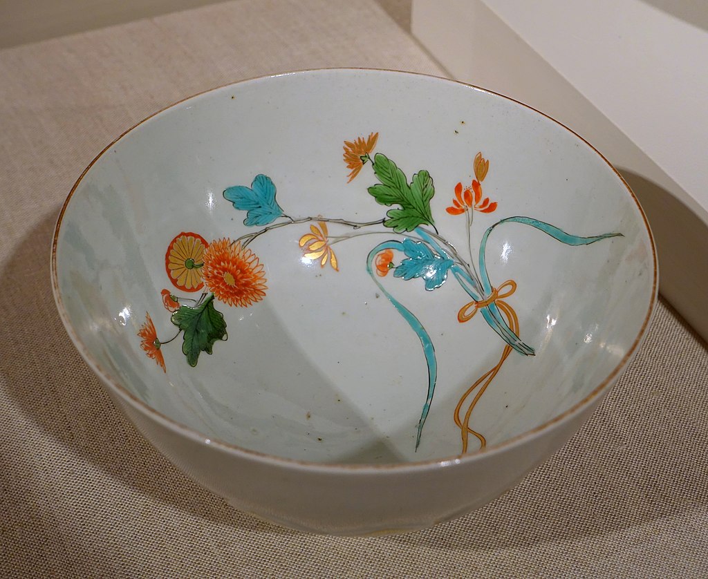 1024px-Bowl,_Arita_ware,_Japan,_1690-710_AD,_porcelain_-_Peabody_Essex_Museum_-_DSC07772.jpg