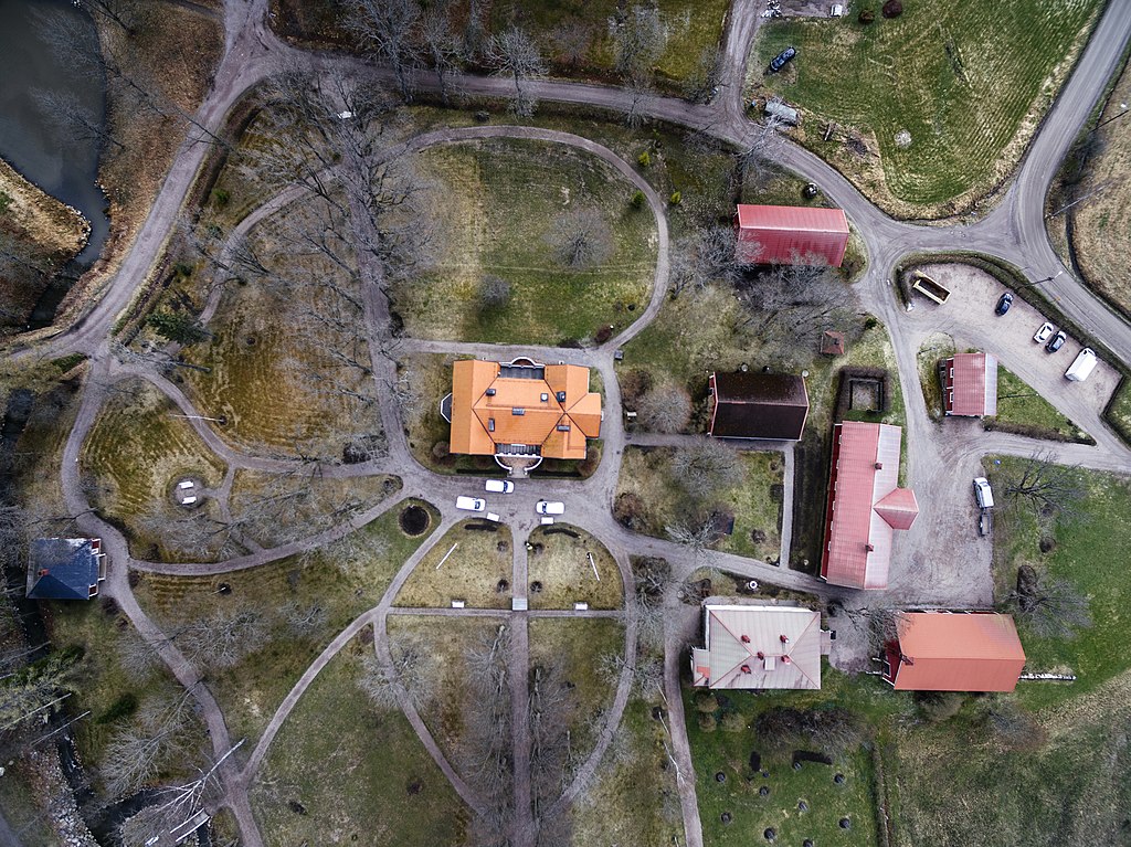 1024px-Håkansbölen_kartanon_puisto_ylhäältä.jpg