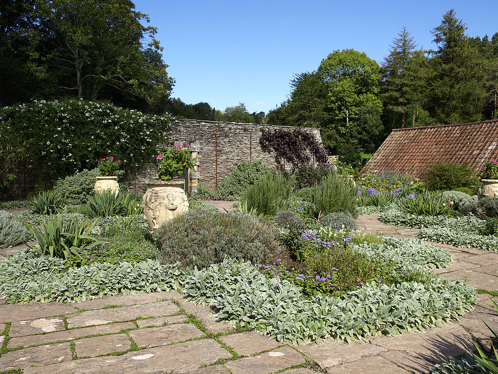1024px-Hestercombe_Dutch_Garden2.jpg