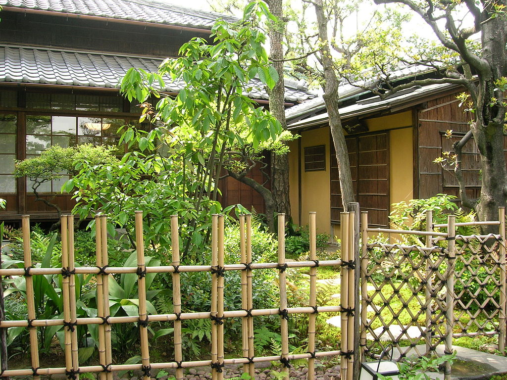 1024px-Hyakka-Hyakuso02.jpg