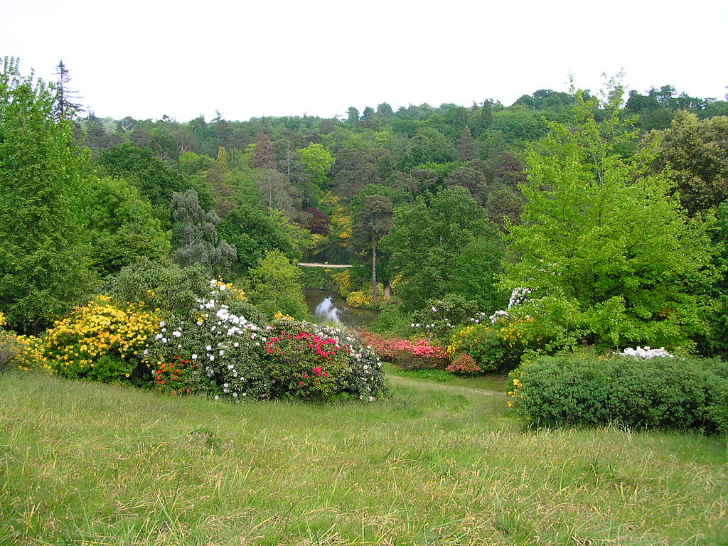 1024px-Leonardslee_003.JPG
