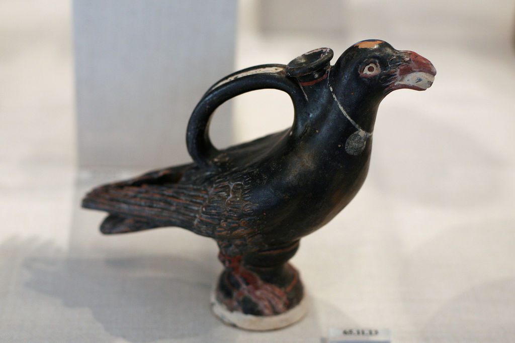 1024px-MMA_etruscan_askoi3.jpg