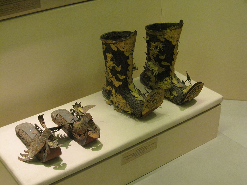 1024px-National_Museum_Vietnamese_History_69.jpg