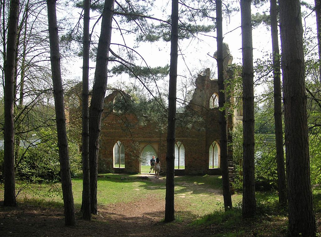1024px-Painshill_Park_004_Ruined_Abbey.JPG