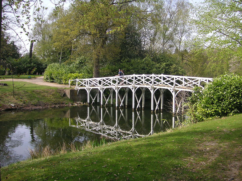 1024px-Painshill_Park_012_Chinese_Bridge.JPG
