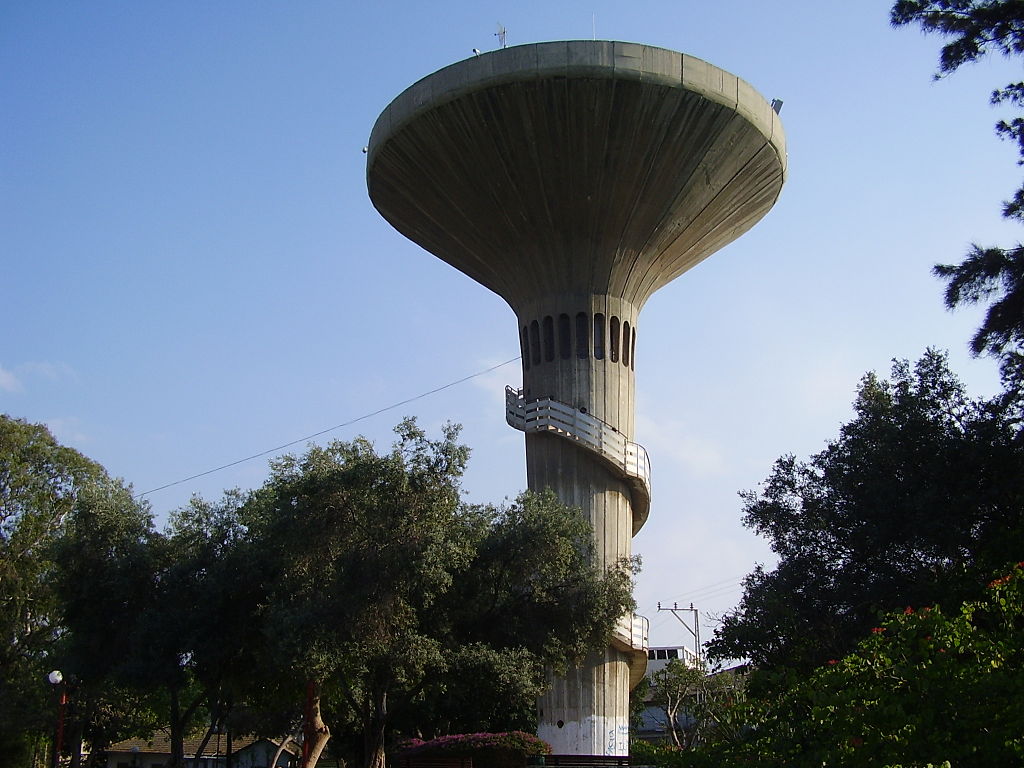1024px-PikiWiki_Israel_7890_water_tower_in_ramat_gan.jpg
