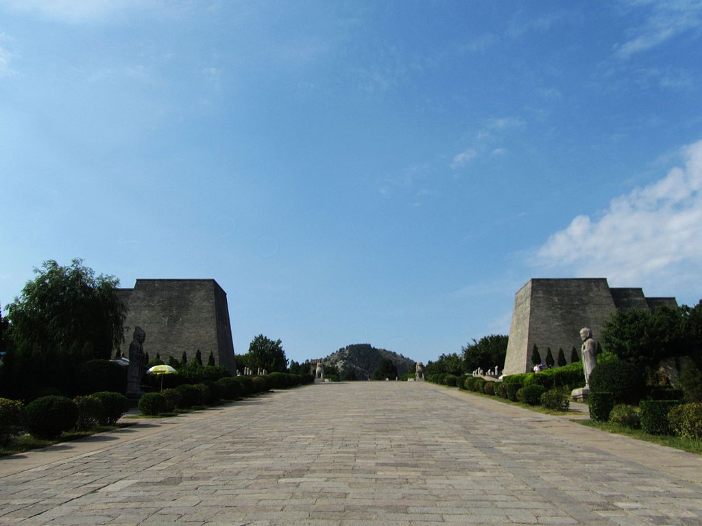 1024px-Qianling_Mausoleum_06_2013-08.jpg