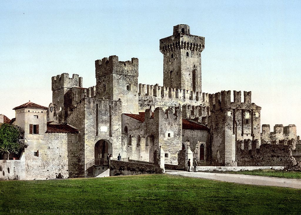 1024px-Sirmione_Castello_Scaligero_um_1900.jpg