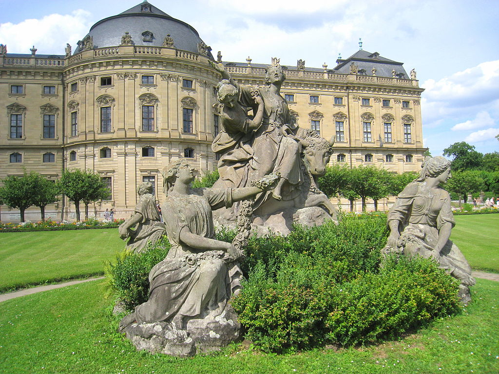 1024px-Würzburg_Residence_gardens_-_IMG_6722.JPG
