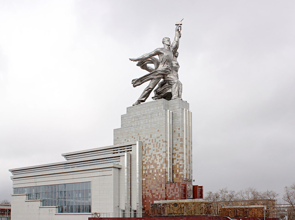 1024px-WorkerAndKolkhozWoman_20100322.jpg