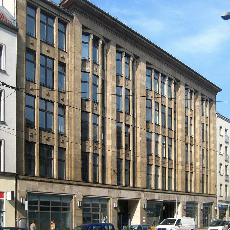 11 800px-Berlin,_Mitte,_Brunnenstrasse_188-190,_Industriehaus_Rosenthaler_Tor.jpg