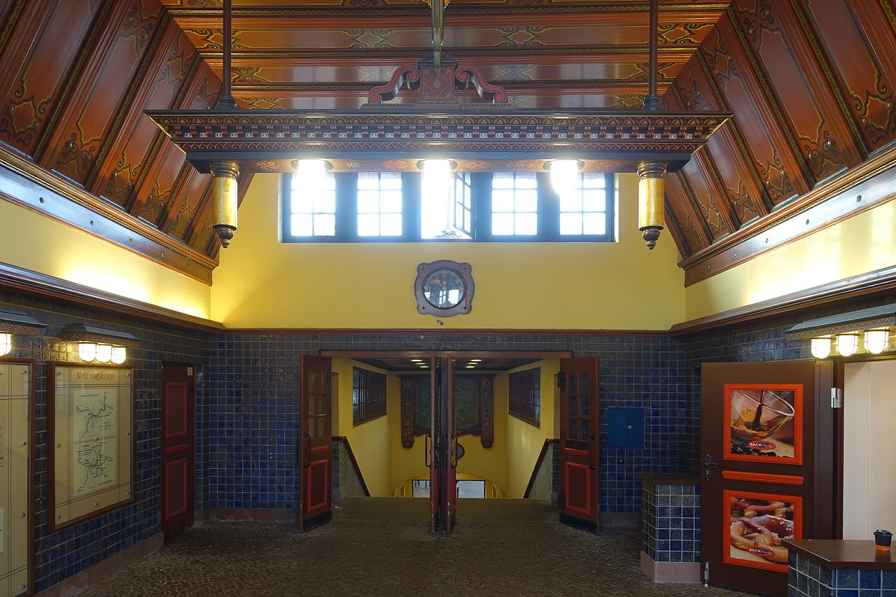 12 U-Bahnhof_Dahlem_Dorf_Halle.jpg