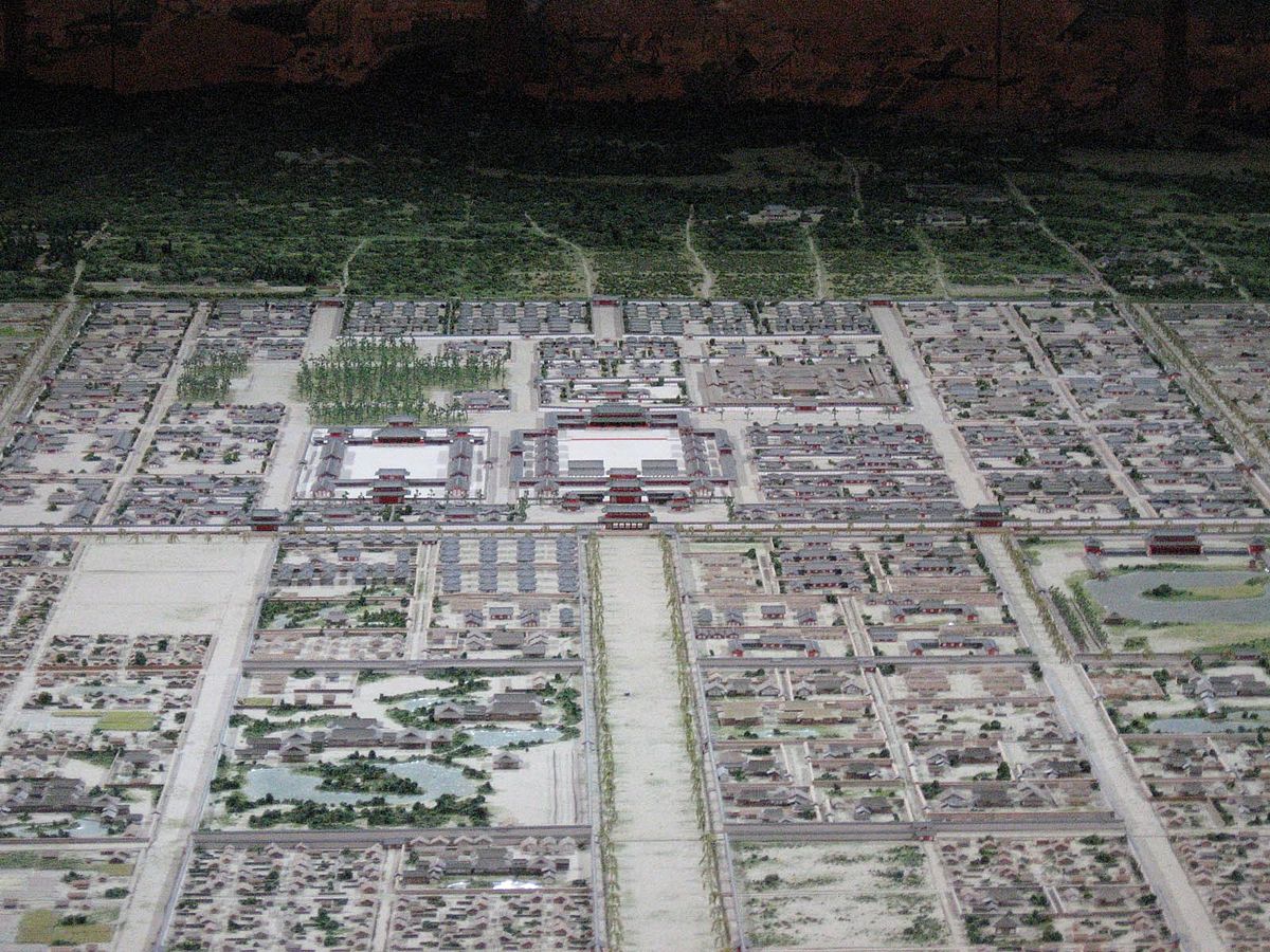 1200px-Daidairi_of_Heiankyo.jpg